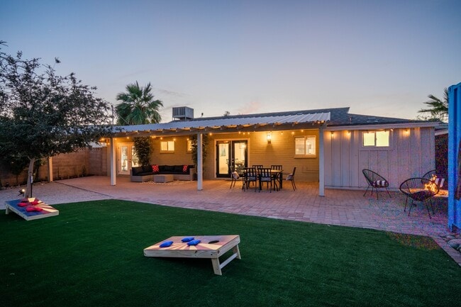 Building Photo - 3207 N 69th Pl