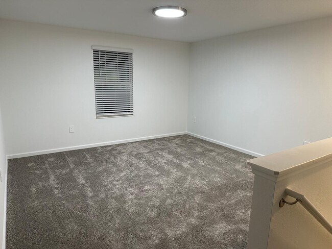 Building Photo - 4 Bed / 2.5 Bath Home – Available Septembe...