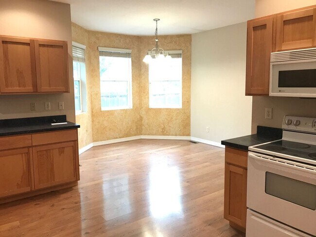 Building Photo - Beautiful 3 Bedroom 2 Bathroom House  **2 Weeks Free Rent**