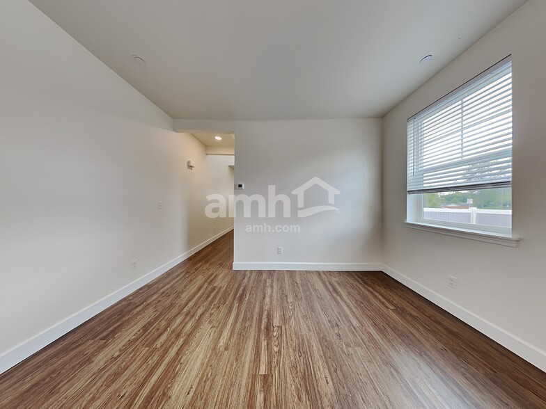 Building Photo - 10601 136th St Ct E