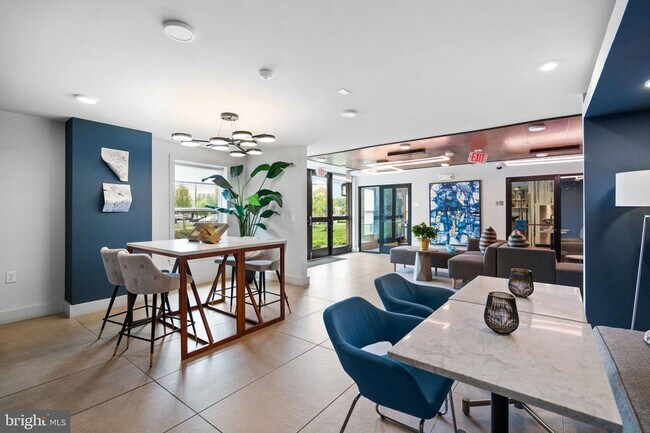 Building Photo - 3925 Fair Ridge Dr
