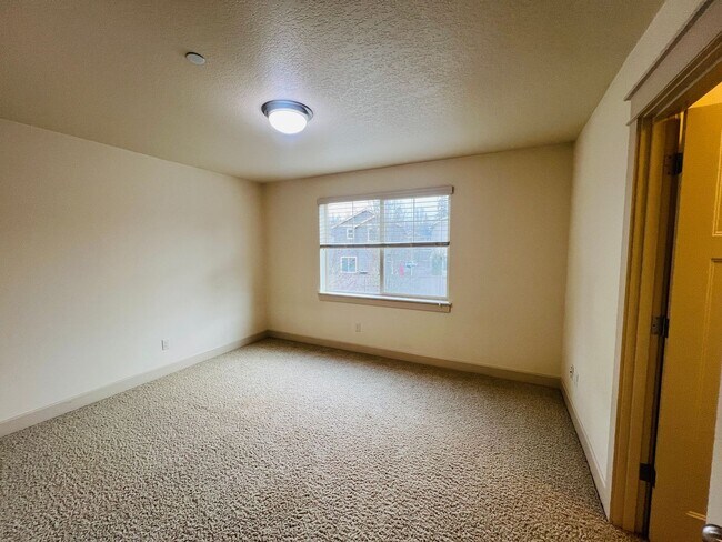 Building Photo - COMING SOON INQUIRE WITHIN- Beautiful 5 bdrm  and master on the main Home in Lacamas Meadows subd...