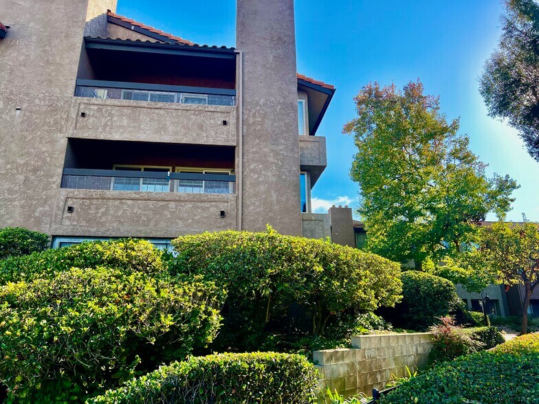 Primary Photo - 10225 Caminito Cuervo