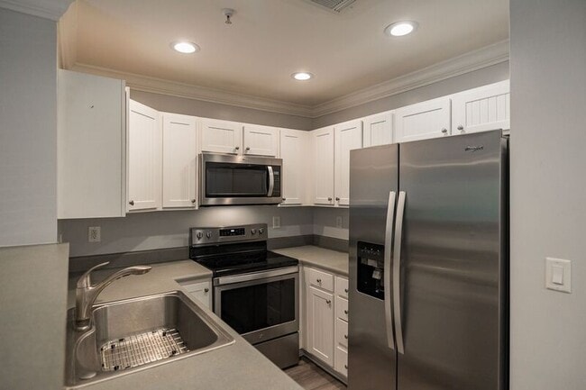 Building Photo - 1035 Barnett Shoals Rd