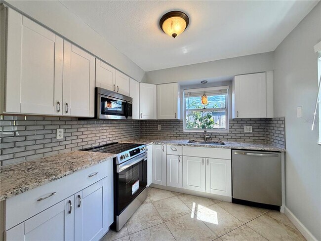 Building Photo - 510 81st Ave N