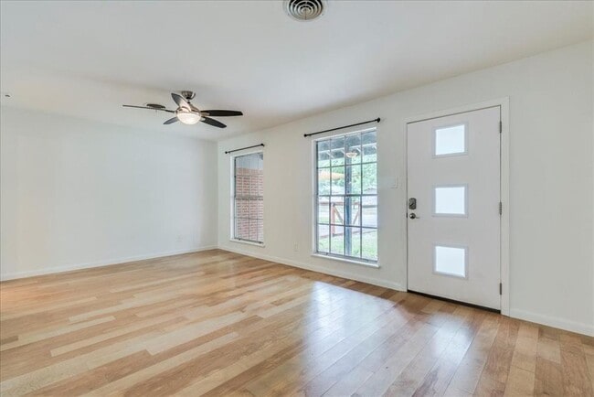 Building Photo - 5614 Delwood Dr