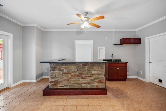 Building Photo - 3687 Vine Spgs