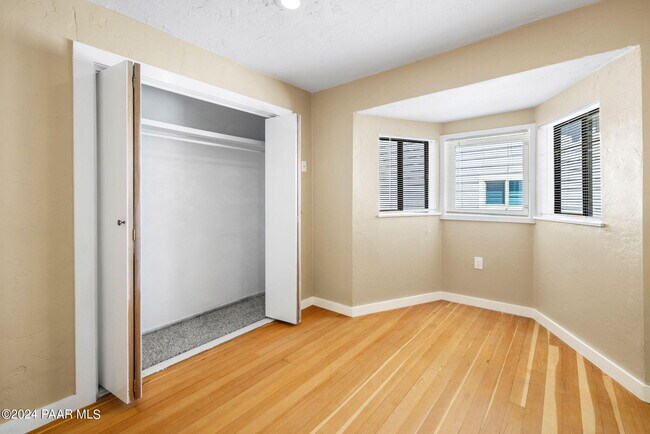 Building Photo - 306 S Virginia St