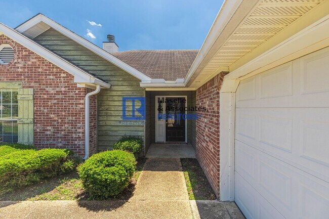 Building Photo - 3 Bed/2 Bath Home in Pearl