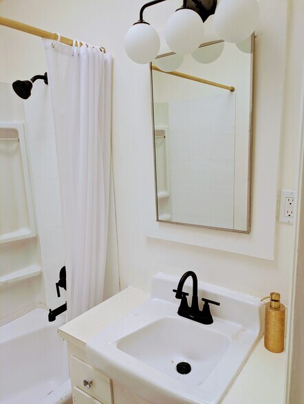 Building Photo - 708 Cornell Ave