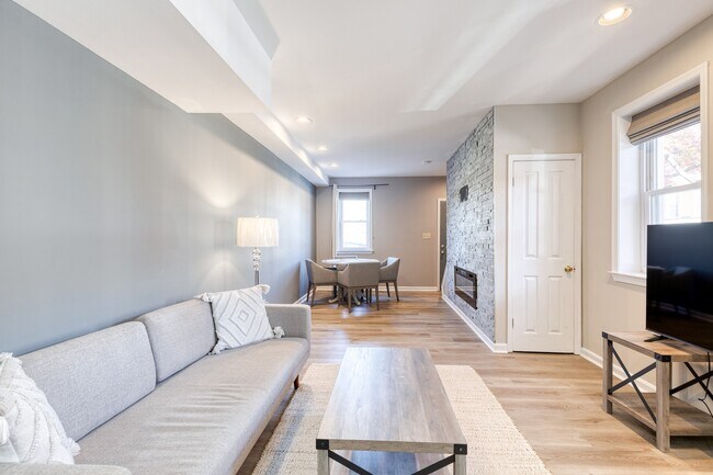 Building Photo - 447 Gittings St