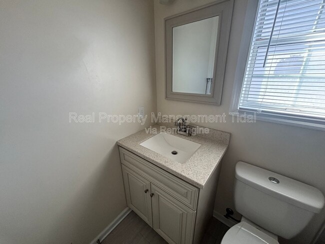 Building Photo - 459 Charter Oak Dr