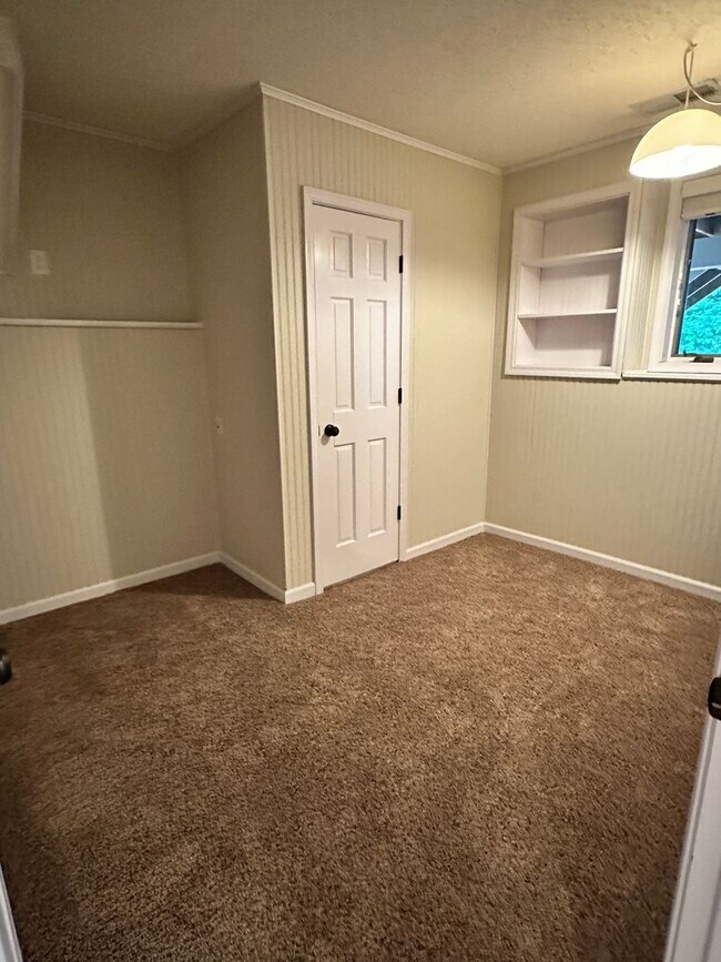 Building Photo - Maple Grove Single Family Home, Office, Fa...