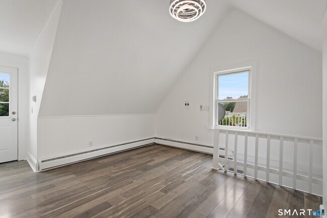Building Photo - 28 Dolsen Pl