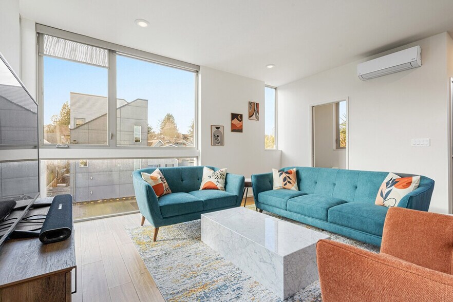 Primary Photo - 2214 E Terrace St