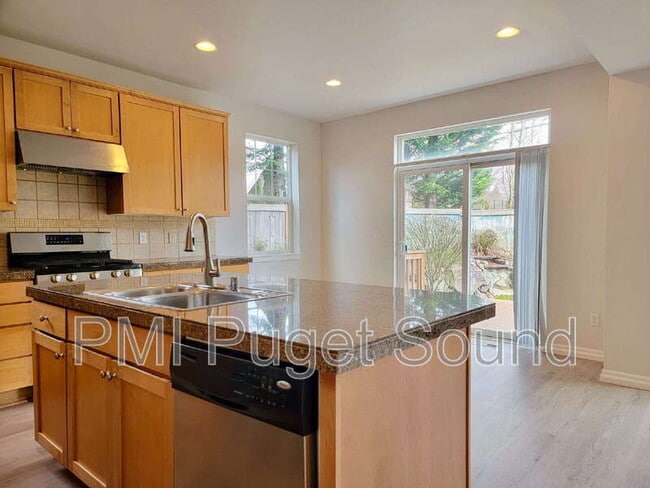 Building Photo - 576 Mount Baker Pl NE