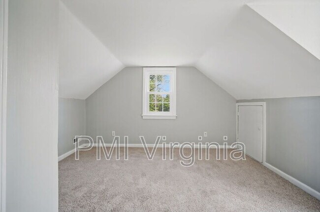 Building Photo - 2312 Calvin Ave