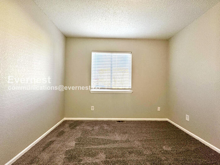 Building Photo - 4079 Perth St