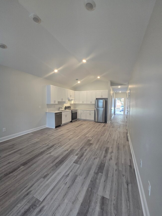 Building Photo - 918 Friendship St