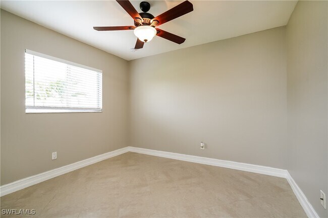 Building Photo - 229 NE 7th Pl