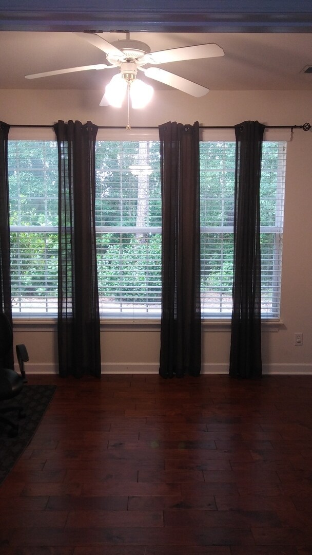 Building Photo - Large Gorgeous Home in Arrowhead