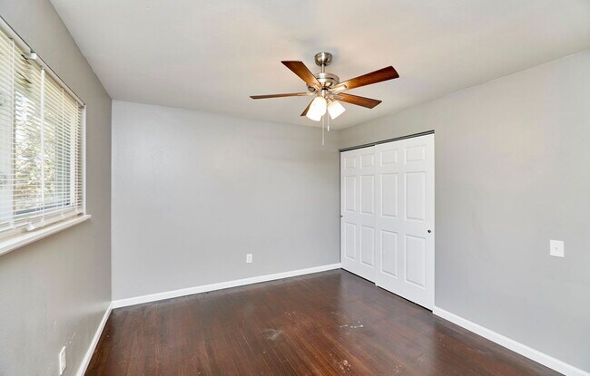 Building Photo - 2365 N Pointe Ln