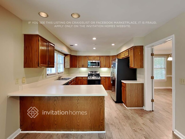 Building Photo - 140 Laurens Oak Ct