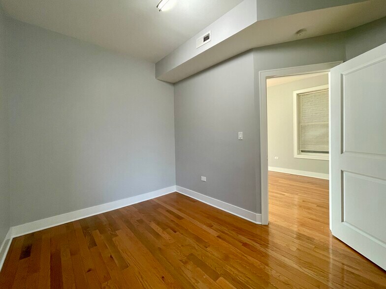 Building Photo - 4736 W Armitage Ave