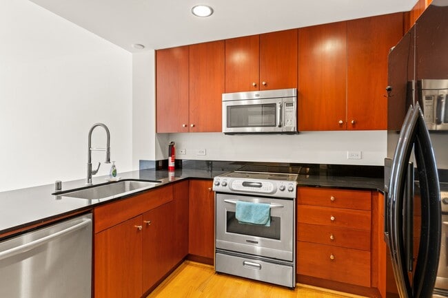 Building Photo - 585 9th St