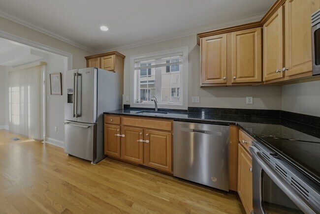 Building Photo - 1707 Summer St