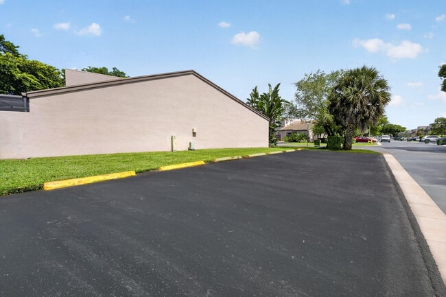 Building Photo - 921 NW 122nd Terrace