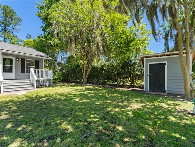 Building Photo - Charming 3 Bedroom Renovated Retreat: Cozy Home with New Upgrades in Serene Neighborhood