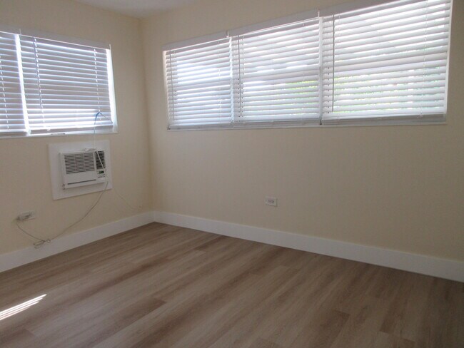 Building Photo - 1238 17th Ave N