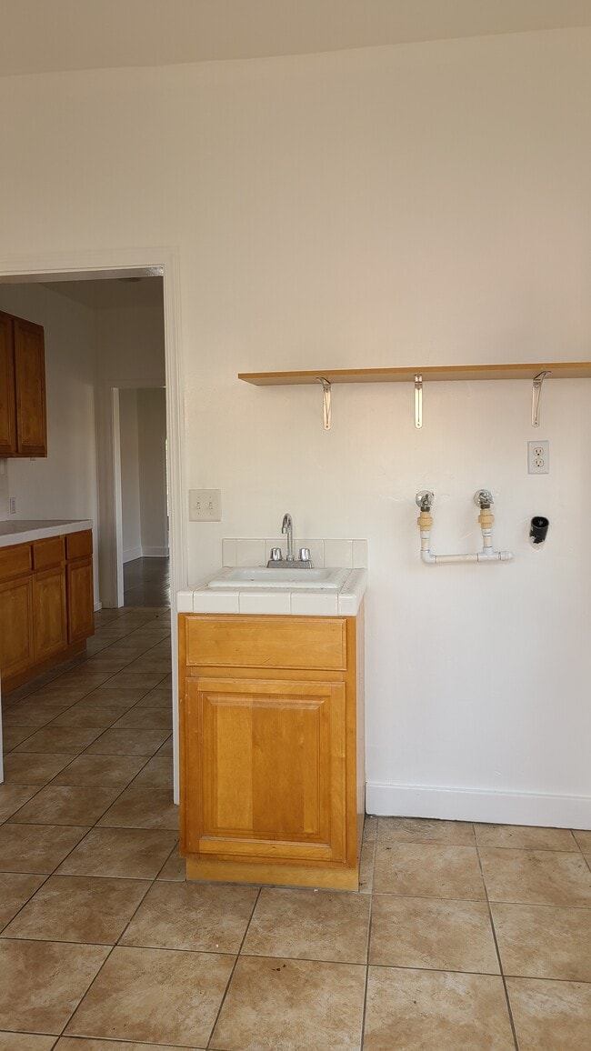 Building Photo - 1848 S Highland Ave