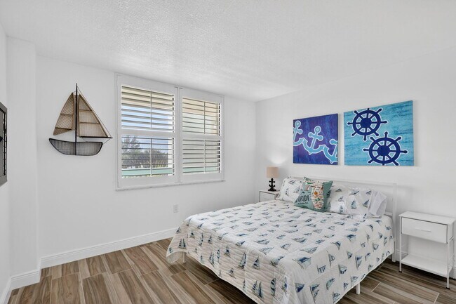 Building Photo - 9940 S Ocean Dr