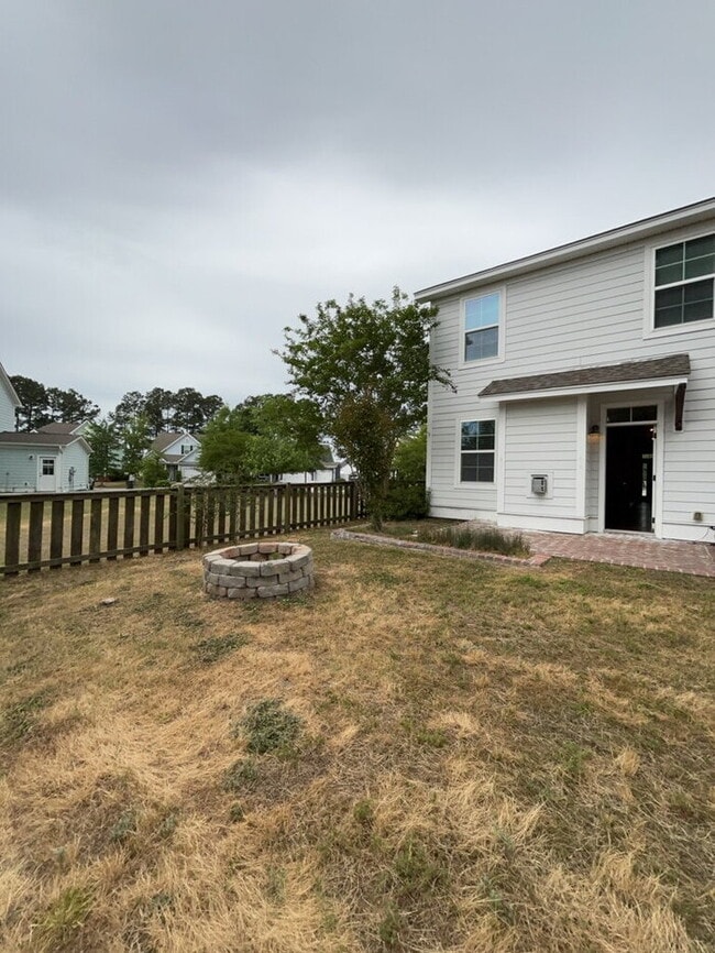 Building Photo - 373 Whispering Breeze Ln
