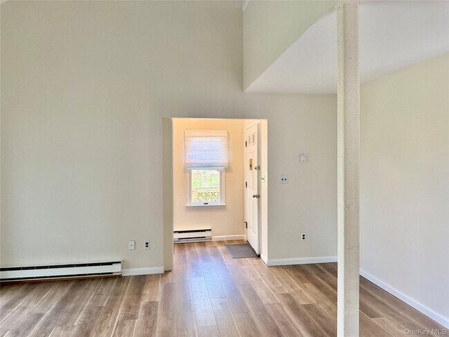 Building Photo - 8 Sunset Dr