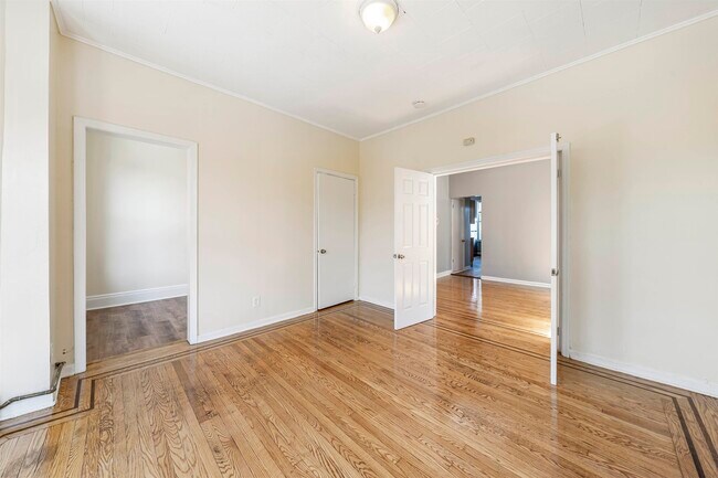 Building Photo - 816 20th St