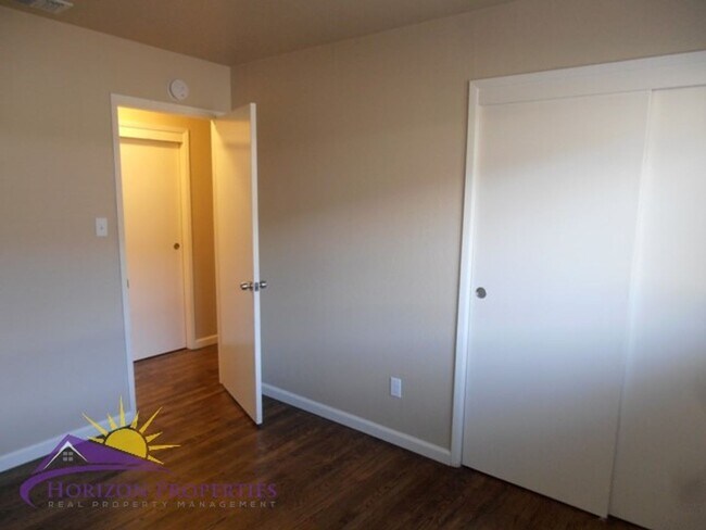 Building Photo - 7009-7011 Zeeland Dr