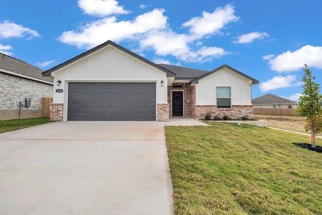 Primary Photo - Beautiful New Build in Highly Desired Area