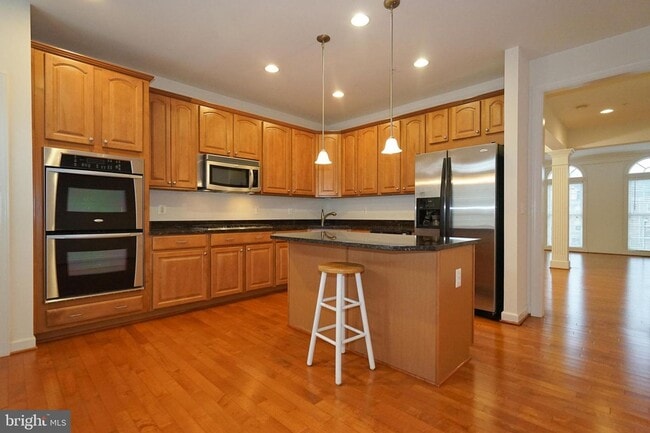 Building Photo - Beautiful 4 BD 4.5 BA Townhome in the Reserve at Tysons Corner