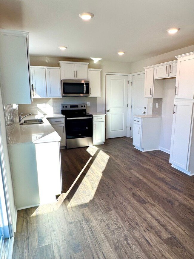 Building Photo - Spacious Newly Built Townhome for Rent