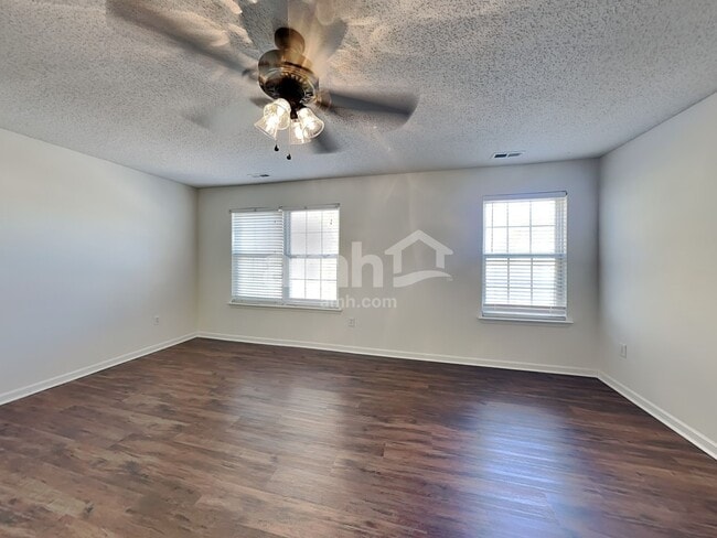 Building Photo - 1003 Glen Hollow Dr