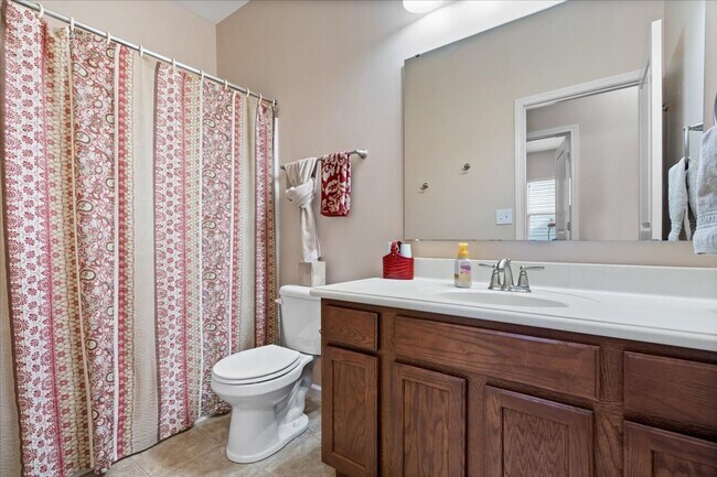 Building Photo - SPECIAL! $1,800 MONTHLY FOR A 6 MONTH LEASE!