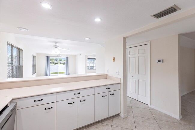 Building Photo - 6670 Ilex Cir