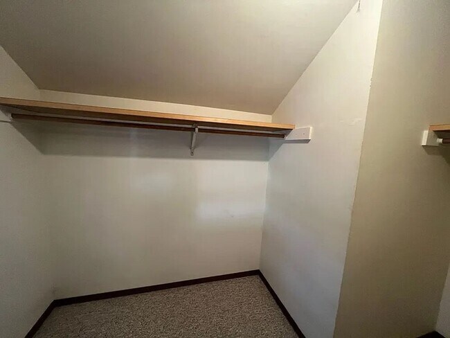 Building Photo - 636 Kickbusch St