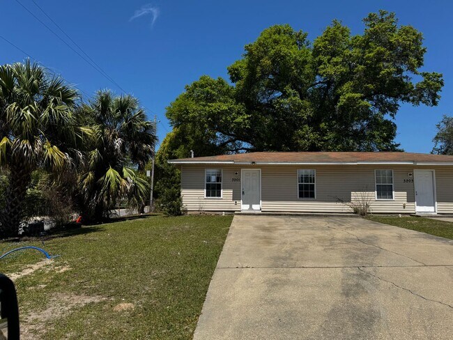 Building Photo - 3201 E 2nd Ct