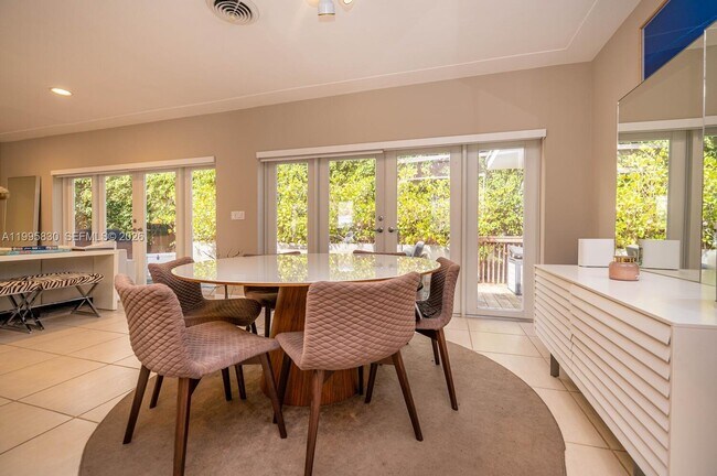 Building Photo - 9520 E Broadview Dr