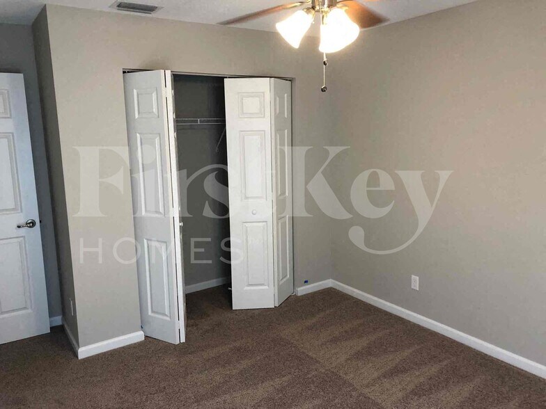 Building Photo - 1773 SW Cannon Ave