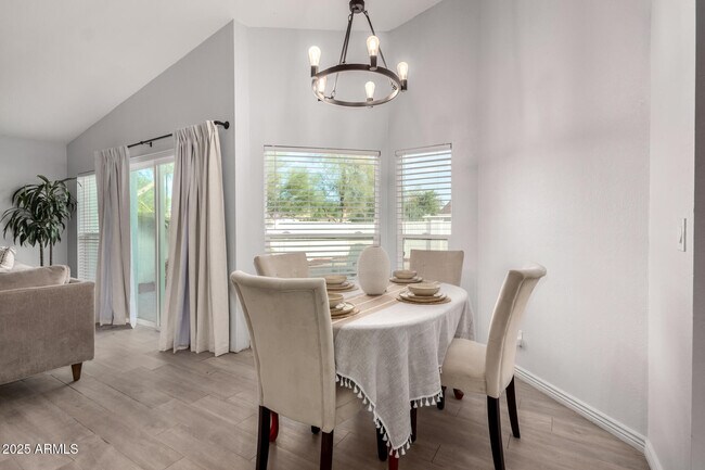 Building Photo - 303 W Fellars Dr